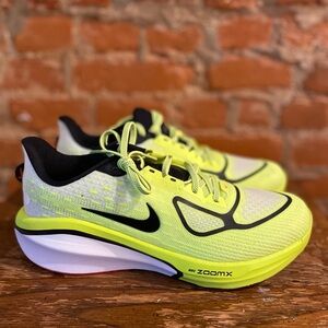 Nike Men's Lime Green and Black Athletic Shoes